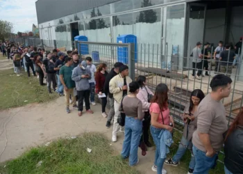 Empleo formal: abril evidencia la pérdida de casi 30.000 puestos por caídas en el sector privado y el monotributo