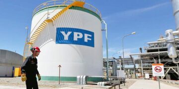La reciente alza del petróleo postergó nuevamente la disminución en el precio de la nafta