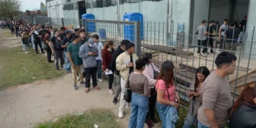 Empleo formal: abril evidencia la pérdida de casi 30.000 puestos por caídas en el sector privado y el monotributo
