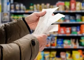 El consumo masivo sufrió una caída del 2,7% en junio y acumula casi un 3% en lo que va del año