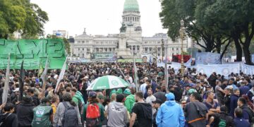 La CGT, las CTA y movimientos sociales marcharán al Congreso junto a jubilados