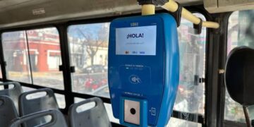 Qué bancos y billeteras ofrecen descuentos para viajar en colectivo, subte y pagar peajes durante agosto