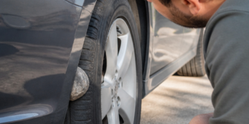 El significado de hallar una piedra tras una rueda del automóvil