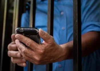 El Gobierno habilitó un nuevo mecanismo para bloquear celulares detectados dentro de las cárceles