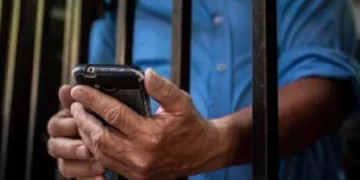 El Gobierno habilitó un nuevo mecanismo para bloquear celulares detectados dentro de las cárceles
