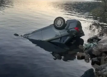 Tragedia en San Martín de los Andes: hallan sin vida al conductor de un automóvil que cayó al lago Lácar
