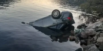 Tragedia en San Martín de los Andes: hallan sin vida al conductor de un automóvil que cayó al lago Lácar