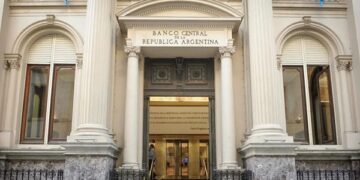 El dólar vuelve a marcar el límite de la política económica y presiona sobre las tasas