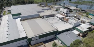 El gremio de la alimentación reclama que los dueños de Granja Tres Arroyos respondan por los despidos y propone alternativas para reabrir una planta