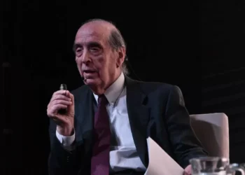 Ricardo Arriazu advierte sobre el exceso de dólares atesorados por el BCRA