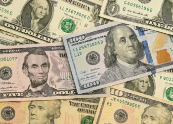 El riesgo país se acerca a los 500 puntos y el dólar supera los $1500