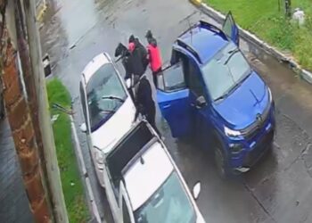 Cámara interna captura robo de auto que lleva a la detención de un sospechoso