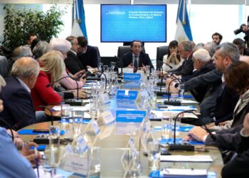 El Gobierno convocó al Consejo del Salario para definir el nuevo salario mínimo y las prestaciones por desempleo