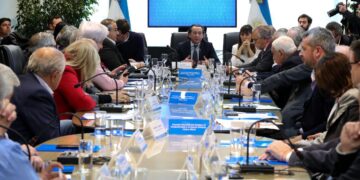 El Gobierno convocó al Consejo del Salario para definir el nuevo salario mínimo y las prestaciones por desempleo