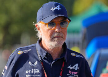 Controversia en la Fórmula 1: Briatore denuncia a McLaren por vínculos con el juez del Caso Gasly
