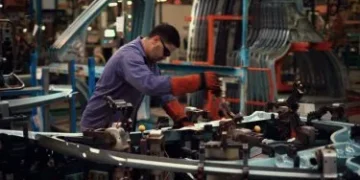 La economía muestra señales contrapuestas: cae el consumo mientras mejoran algunos indicadores financieros