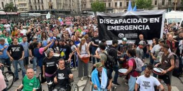 Discapacidad: familias y organizaciones reclamaron frente al Congreso y Diputados avanzó con el tratamiento de la emergencia
