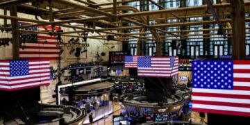 Las acciones argentinas arrancan septiembre en alza, mientras Wall Street cae y el petróleo supera los USD 90