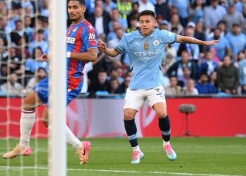 Claudio Echeverri deja el Manchester City y se une al Benfica antes del cierre del mercado de pases