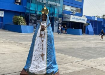 Un inusual video muestra a la Virgen de Luján en Liniers, previo a una nueva peregrinación
