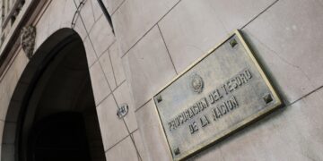 La Procuración cuestionó el recurso del Gobierno y mantiene suspendidos cambios del DNU 70/2023 en farmacias