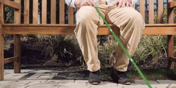 Bastón Verde: qué significa y por qué es clave para las personas con baja visión