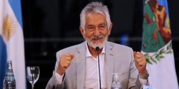 Rodríguez Saá cuestionó el reparto de viviendas sociales de Poggi y el Gobierno defendió el sistema de adjudicación