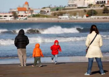 El turismo movilizó a casi 1,5 millones de personas, pero las estadías fueron más cortas y cayó el gasto total