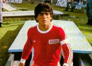 A medio siglo del debut de Maradona en Primera: de la insólita expulsión que retrasó su actuación en Argentinos Juniors al surgimiento de un mito