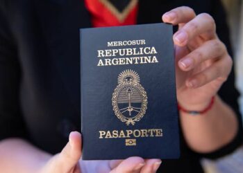 El Gobierno lanzó un programa que permite solicitar la ciudadanía argentina a cambio de inversiones