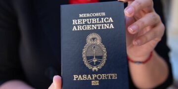 El Gobierno lanzó un programa que permite solicitar la ciudadanía argentina a cambio de inversiones