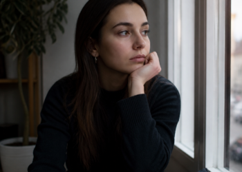 El enigma del ‘estoy bien’: respuestas que ocultan realidades emocionales complejas