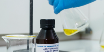 Aceite de oliva adulterado: señales para identificar envases sospechosos antes de consumirlo