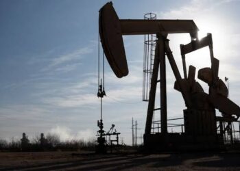 El petróleo supera los US$110 y crece la presión sobre los precios de los combustibles en Argentina