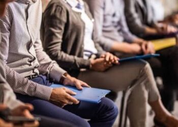 El empleo privado perdió más de 34.000 puestos en el primer trimestre y la destrucción superó a la creación