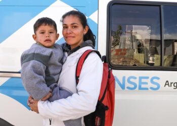 Las asignaciones familiares perdieron un 45% de su poder adquisitivo en diez años y se amplía la brecha con la AUH