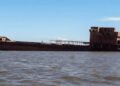 La enigmática historia del Uros-Z, el barco abandonado que emergió de las aguas del río Paraná